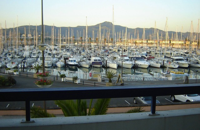 T2 MAGNIFICENT PORT VIEW, PARKING, BEACH 100m, SWIMMING POOL, WIFI, THALASSO 50m