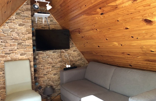 T2 Mountain Chalet for Ski, Cure, Rando