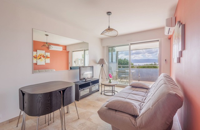 T2 vue mer climatisé + wifi & refait à neuf idéalement situé à Ajaccio