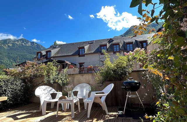 T3 6/8 pers with large terrace, swimming pool, wifi, parking in Vignec/Saint-Lary