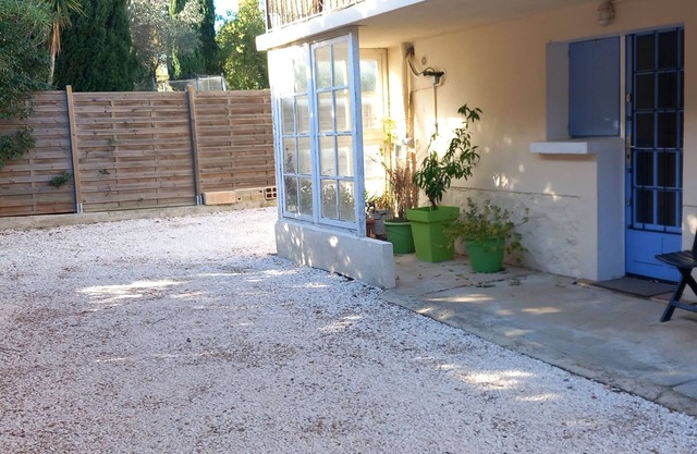 T3 ground floor at the foot of the hills and 10 minutes from the beaches