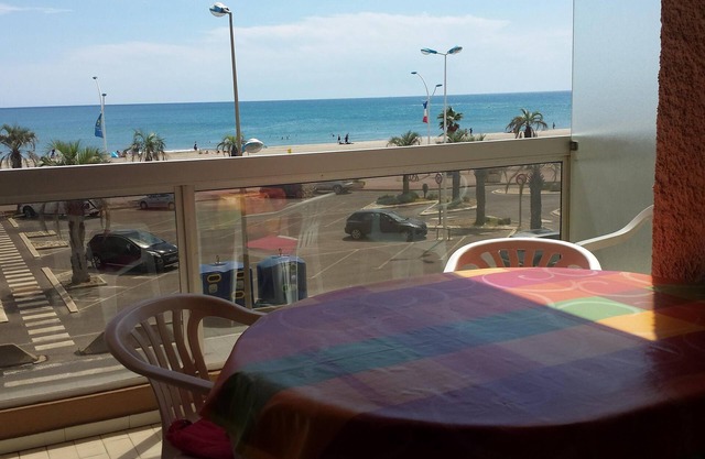 T3 seafront terrace 4 people near downtown private parking