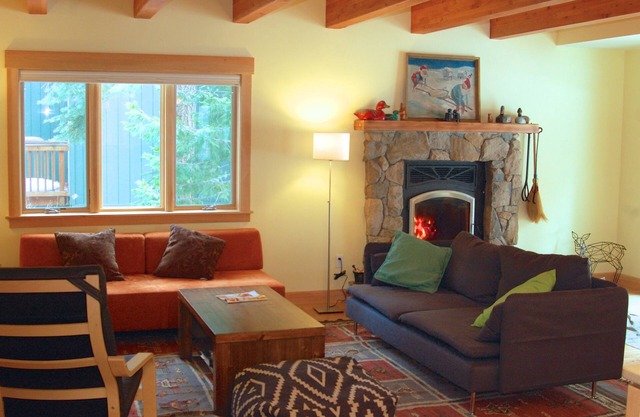TAHOE PINES WEST SHORE CABIN 5 MIN WALK TO LAKE 3 BED/3 BATH, SLEEPS 8, DOGS/SKI
