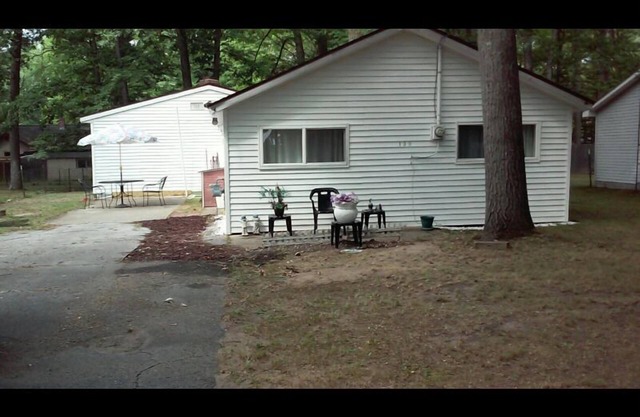 Taking bookings for fall and winter. Easy access to trails/lake.nn