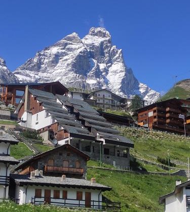 TANA DELLA MARMOTTA - renovated, ski in ski out, turkish bath, garage, storage