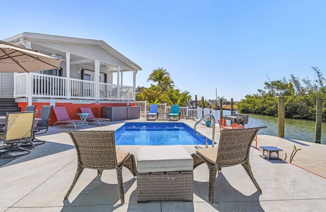 Tangerine Dream, 2/2 Pool Home in St. James City!