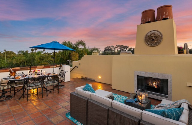 Taormina - Walk to West Beach & Funk Zone