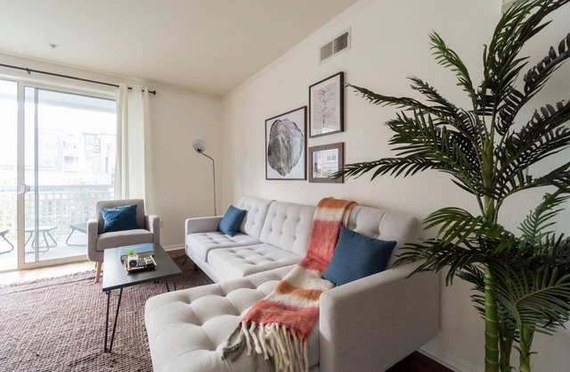 Tasteful Santa Clara 2BR w/Balcony, nr Mall & Eateries, by Blueground