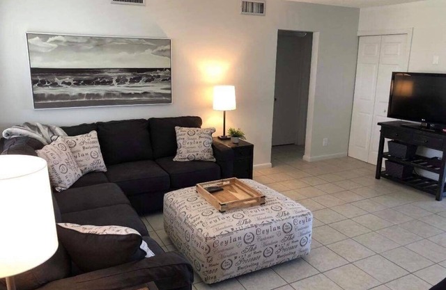 Tastefully decorated Waterfront Condo! Walk To Beach, Shops, Restaurants & More!