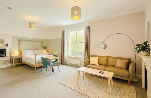 Tastefully decorated, central apartment with parking