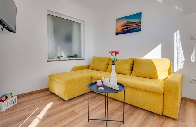 Tastefully designed apartment in Karlobag