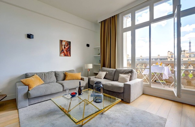 TBS 245 - Superb apartment on the Champs-Elysées