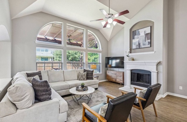 TCH - Spacious 5bd/2.5ba Roanoke home with Office