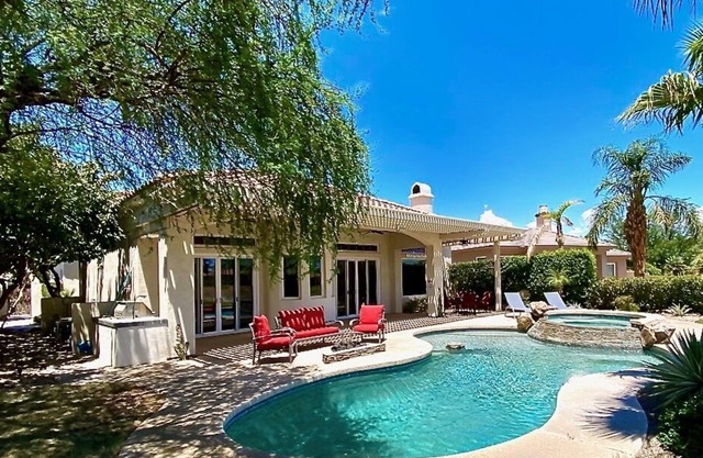 Tee Time | 2BR + Den with Private Pool, Spa & Stunning Views – a Greenday property!