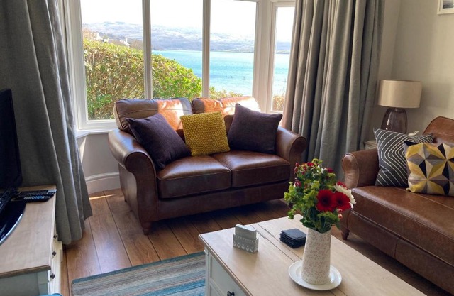 Tegfryn (Sleeps 8), 5*, Sea View, Borth y Gest