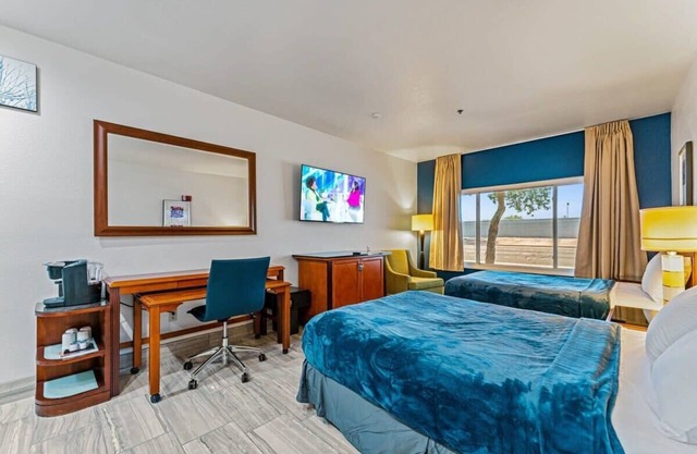 Tempe Studio 2 full size beds