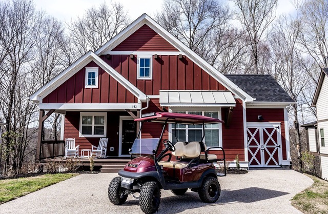 Tennessee Cabin with Hot Tub and Boating Access