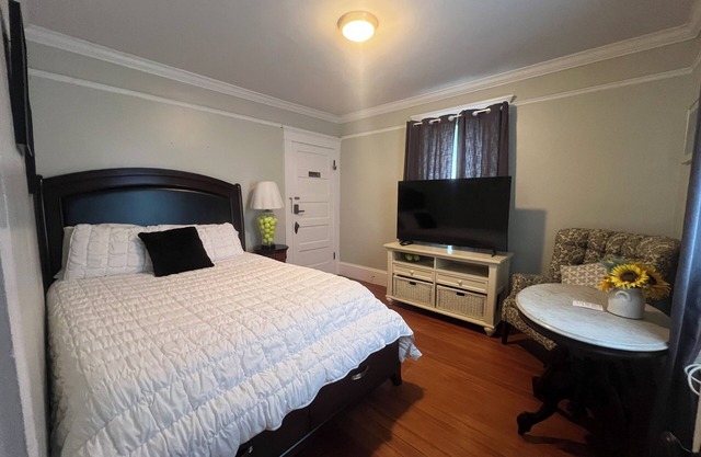 Tennis Hall of Frame 1-bedroom