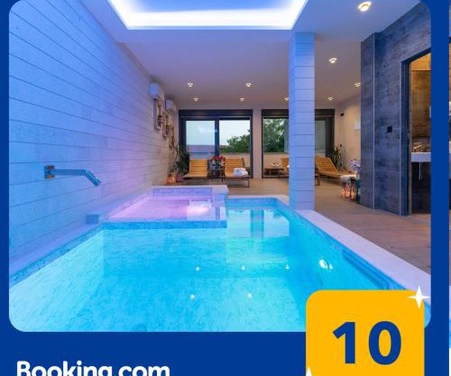 Terra Maiorum -12 person private Villa - heated pool and water massage