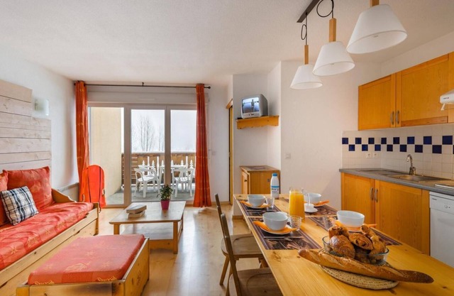 Terrace, balcony, parking, tv, ski locker, 35m², Luchon-Superbagnères