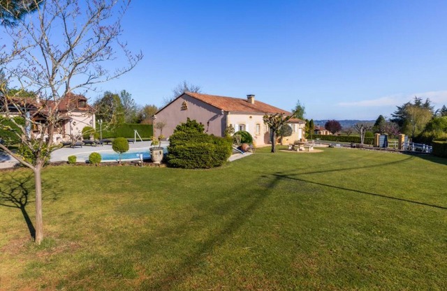 Terrace, villa with pool overlooking the hills and private pool