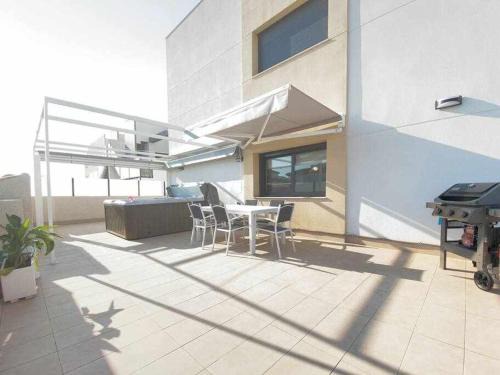 Terraza privada con barbacoa y jacuzzi
