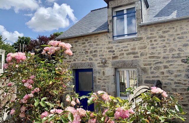 "Terre et Mer" Breton house located at the gates of Dinan-12 km from the sea