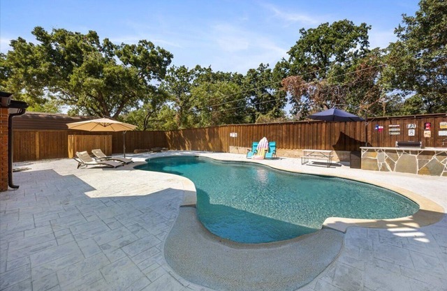 Texas Country Oasis - Pool, Game Room & Near Stockyards & Arlington