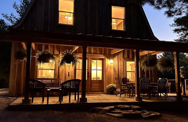 THANKSGIVING READY! 16ac w/hot tub+fire pit+arcade,+pond+theater room+htd pool!