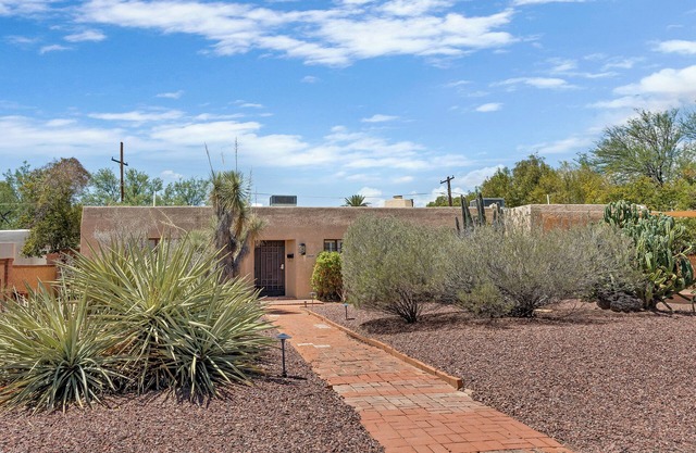 The 9th St Retreat - a Southwestern Family-friendly Oasis in the Heart of Tucson