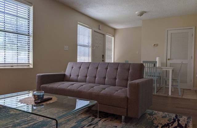 The Aero Vista Gem (Entire Home)