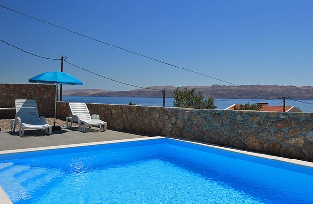 The apartment Camelia with pool apartman 1 (4+2)