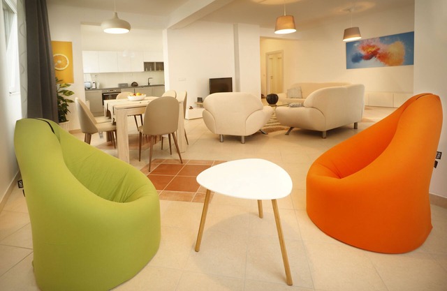 The apartment is 5 minutes from the town of Kastav.