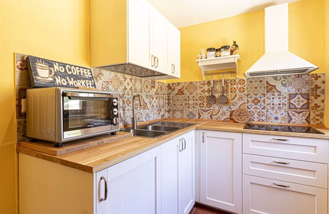 The apartment Tania is in Seccheto, with a beautiful view on the bay. It is completely renovated and