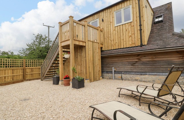 THE ATTIC AT REDMOND BOTTOM, pet friendly, with a garden in Wookey