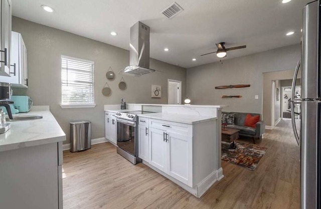 "The Aviator Flat" - 3BR Apt|Fire Pit|Grill