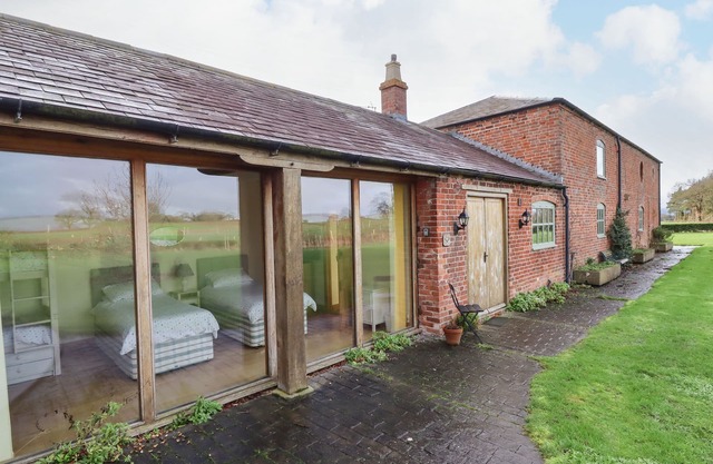 THE BARN, family friendly, luxury holiday cottage in Cockshutt