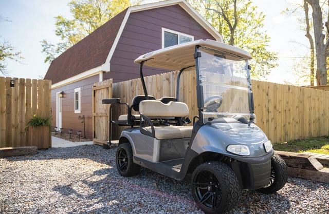 The Barn - w/GOLF CART! Close to the beach & downtown Ocean Springs!