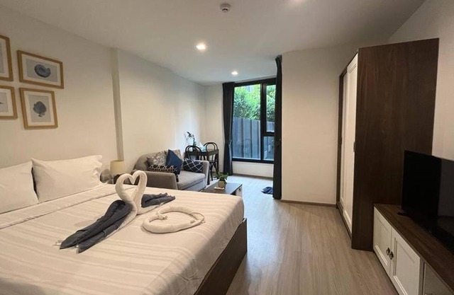 The Base - New Studio Great location, shared Pool