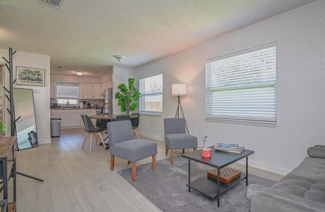 The Bayside Retreat - Unit B by Mane Suites