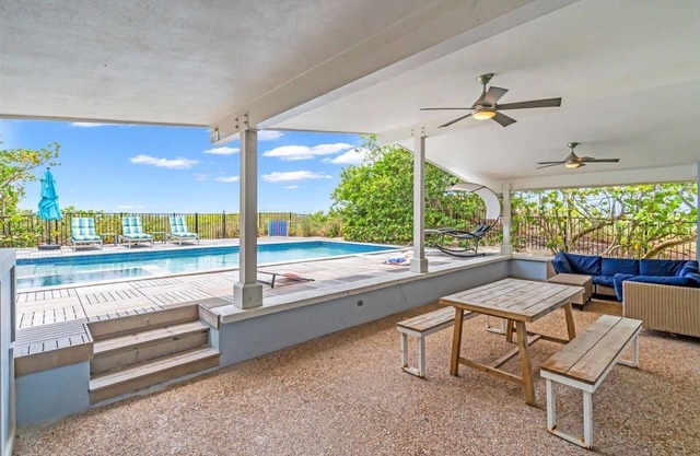 The Beach House 3 Bedroom Home by RedAwning