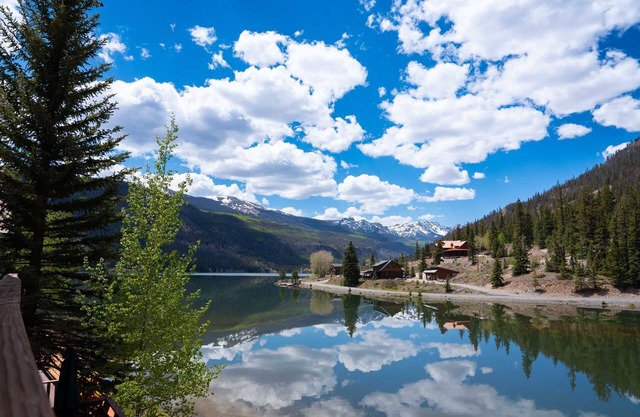 The Bear Hug Inn - Northshore #3 - Townhome on the Shore of Lake San Cristobal