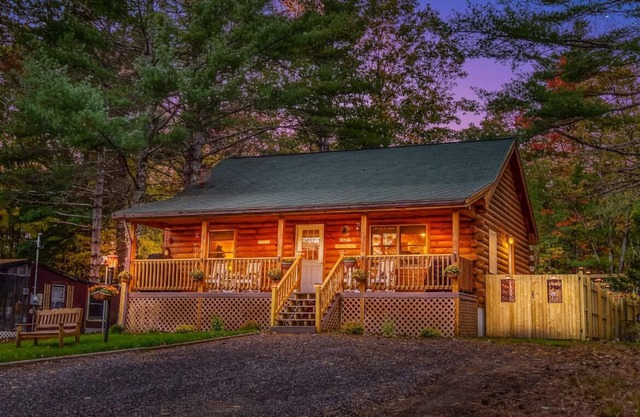 The Bear's Den - Hot Tub & Incredible Lake Access