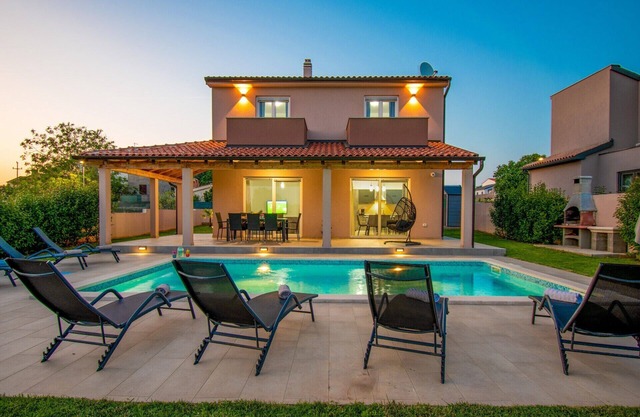 The beautiful Villa Enjoy with a private pool near Pula