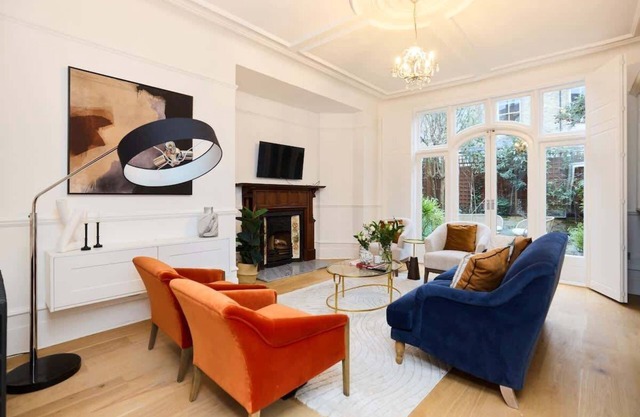 The Belsize Park Place - 6BDR Home with Garden