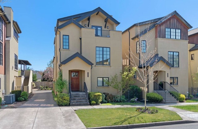 The Birdhouse: Close to Downtown/U of O