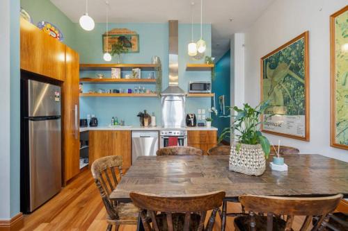 The Birds Nest - Central City Loft