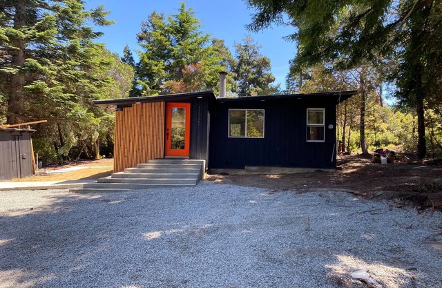 The Black Cabin, spacious, secluded and tranquil.