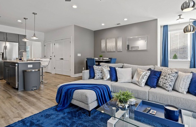 THE BLUE GEM: 2 KING Bedroom Condo Just 2 Miles to Downtown Greenville!