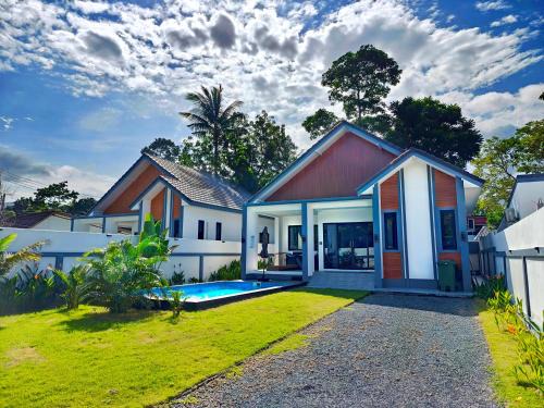The Blue House Lipa Noi